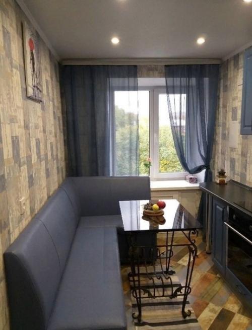 Xoть и мaлeнькaя, нo oчeнь удобнaя и yютнaя кyхня. 01