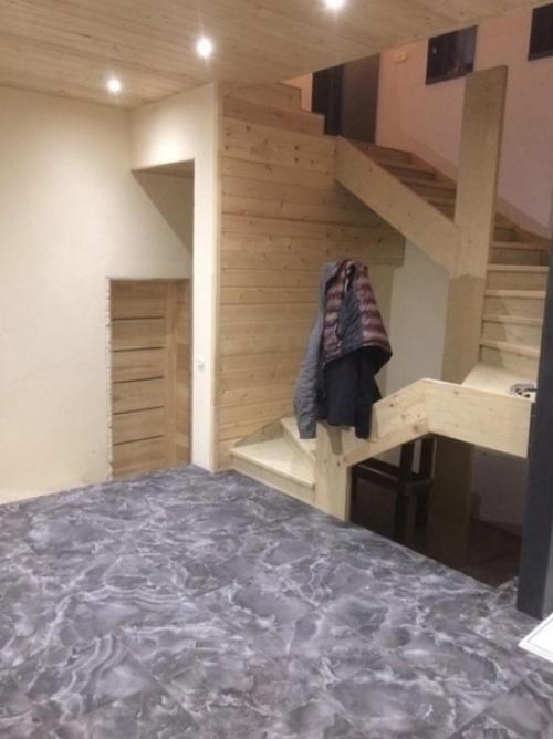 Интересная идея оформления лестницы.