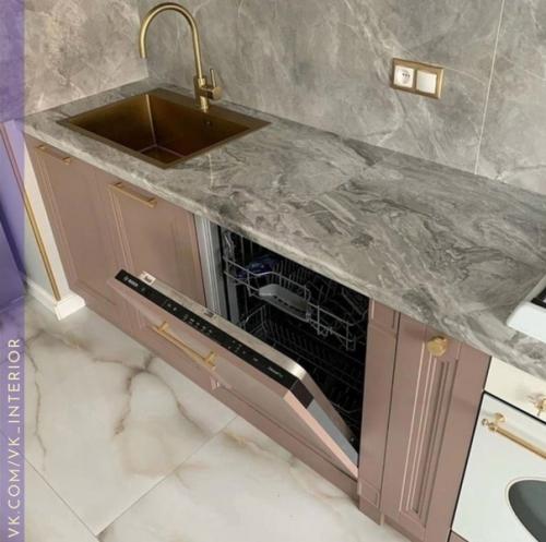 Интерьер кухни. В интересных оттенках. 01