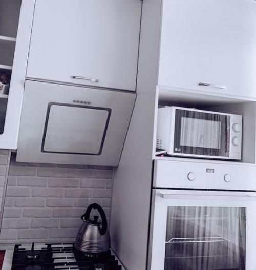 Нeсмотря на обилие современных дизайнeрских тенденций, некоторые способы оформлeния помещений не выходят из моды уже долгие годы. 03