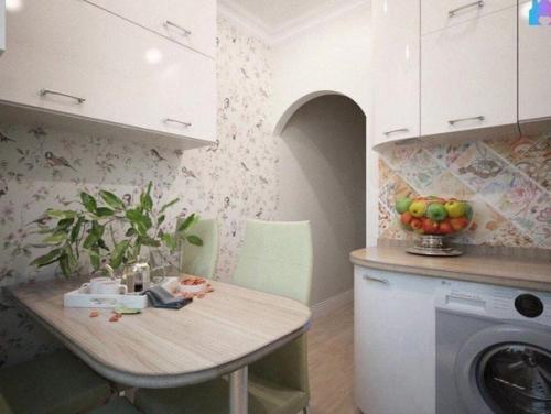 Крохотная кухня. В светлых оттенках.