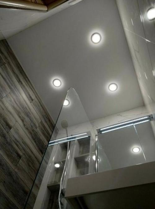 Небольшая ванная комната. 04