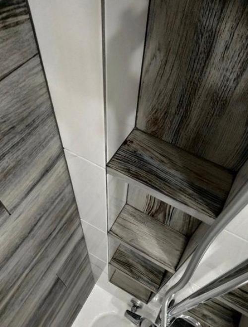 Небольшая ванная комната.