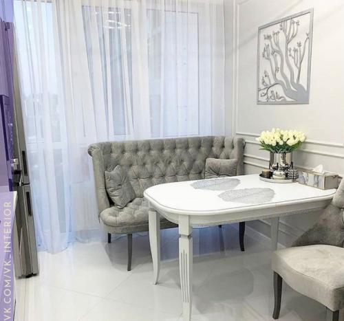 Просторная кухня. В современном стиле. 09