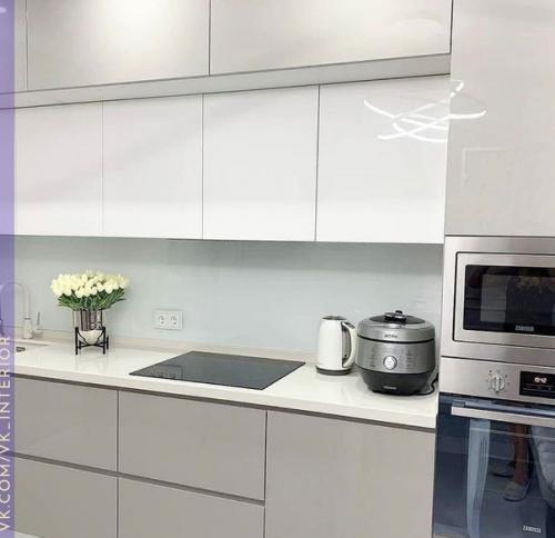 Просторная кухня. В современном стиле. 04