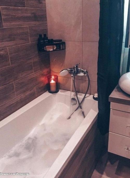 Небольшая ванная комната.