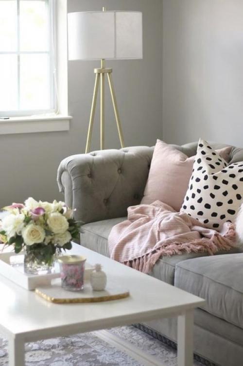 Горох на платьях женщин разного возраста входил в моду и выходил из нее много раз. 02