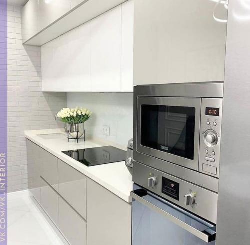 Просторная кухня. В современном стиле. 02