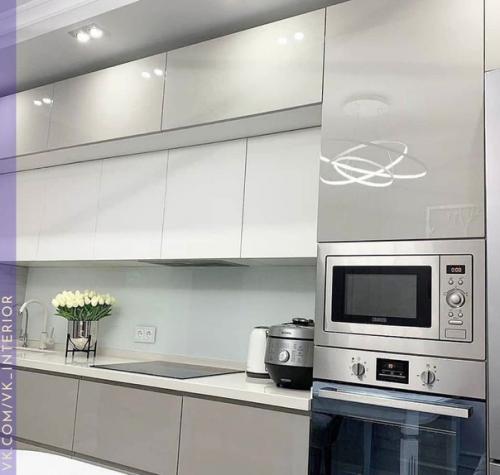Просторная кухня. В современном стиле. 08