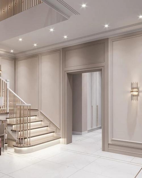 Очень стильная прихожая, тут все очень продумано: лестница с подсветкой, матовые стены с молдингами, двери скрытого монтажа. 03