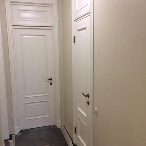 Установка закончена дверных полотен. 04