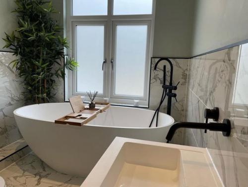 Современная ванная комната.