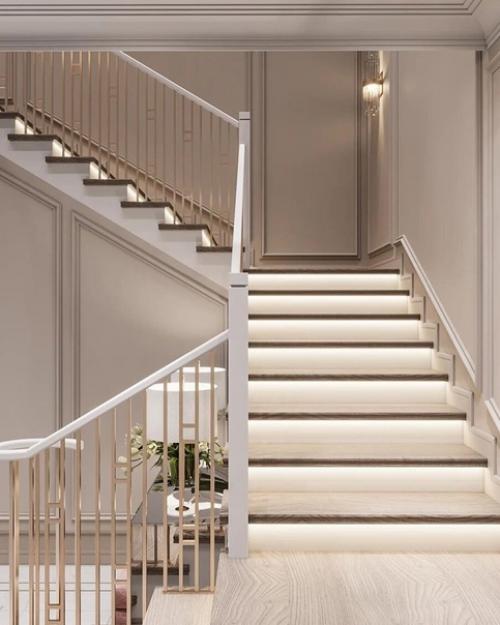 Очень стильная прихожая, тут все очень продумано: лестница с подсветкой, матовые стены с молдингами, двери скрытого монтажа. 02