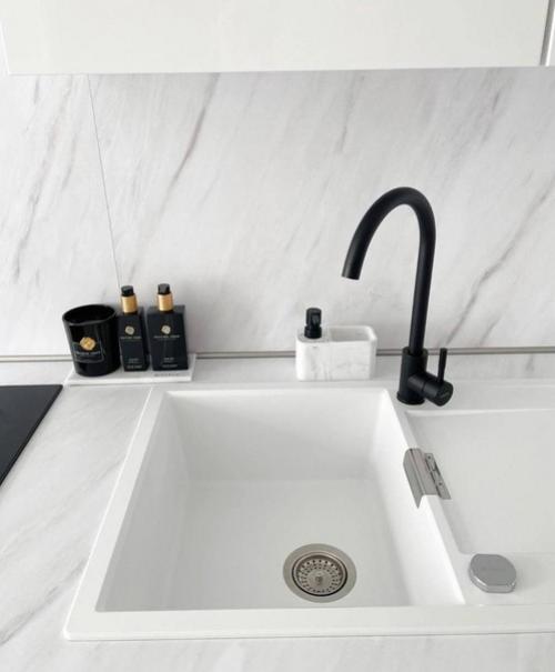 Интерьер кухни. В белом цвете. 01