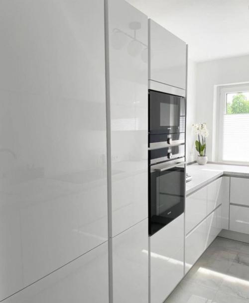 Интерьер кухни. В белом цвете. 02