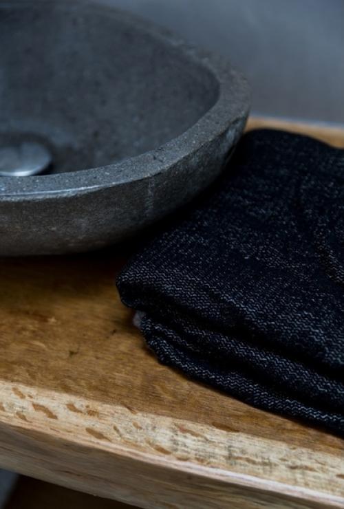 Использование специальной декоративной штукатурки для влажных помещений в интерьере ванной комнаты. 02