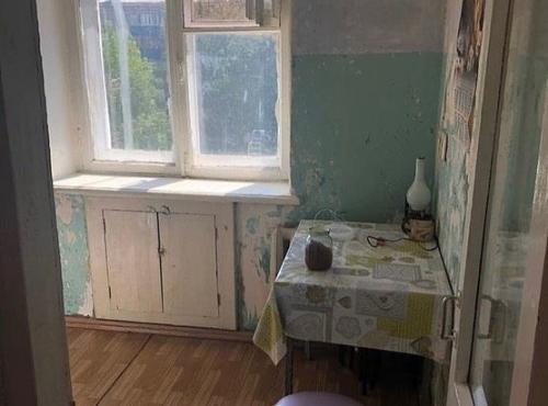 Купили убитую квартиру с ремонтом из прошлого века.