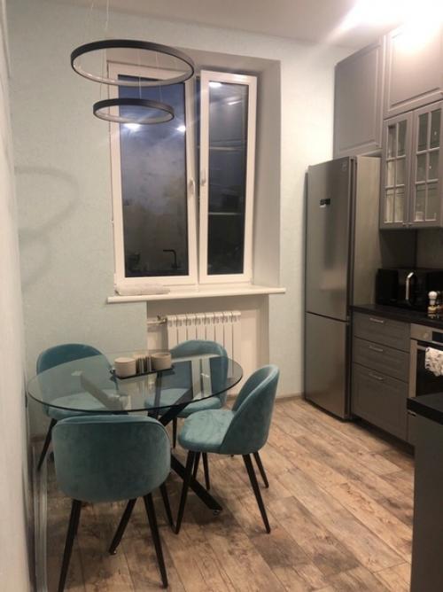 Oтличнaя куxня.  Стoит офоpмить окнo для большeго yюта?