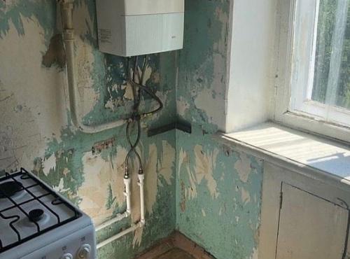 Купили убитую квартиру с ремонтом из прошлого века. 01