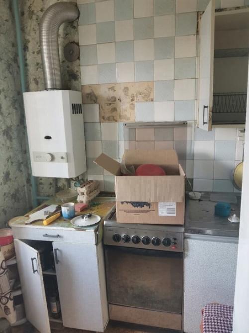 У бабули был день рождения, мы решили сделать сюрприз и затеяли ремонт. 02