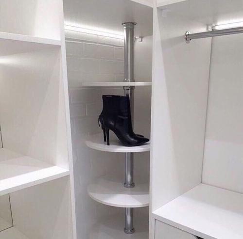 Я все придумала, муж реализовал) теперь у нас сбылась мечта - есть своя гардеробная. 01