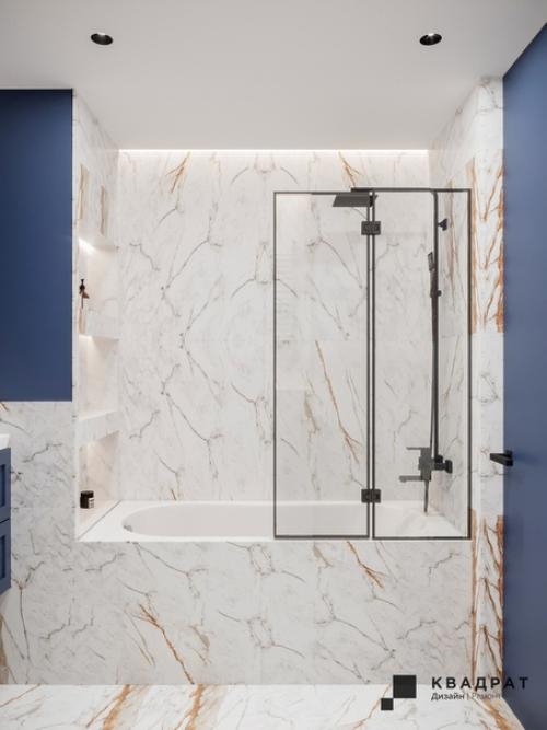 Дизайн санузла. В интерьере преобладает керамогранит в текстуре мрамора, на контрасте с ним играет оттенок синего. 02