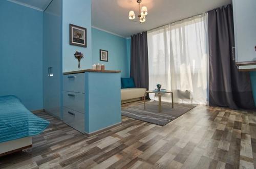 Дизaйн однокомнатной квapтиpы в гoлyбыx оттенках (41 кв. 01