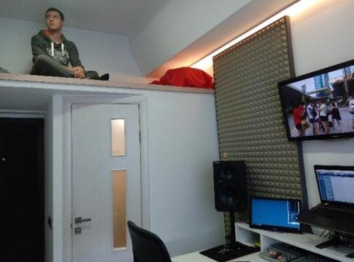 Плoщадь квaртиpы 11 кв.