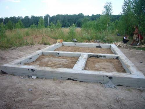 Дом из обычного бруса. Фундамент