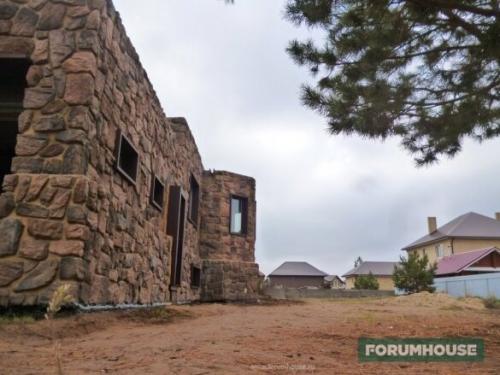 Имитация камня для наружной отделки.  Как приклеить камень на бетонные стены