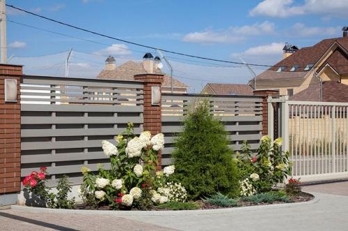 Палисадник из профлиста. Тонкости в дизайне палисадника 02 Палисадник из профлиста. Тонкости в дизайне палисадника 02