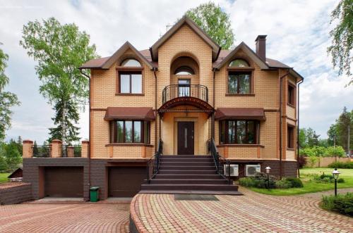 Модные цвета фасадов домов. Цвета фасадов – выбор цветовых решений и правила гармоничного сочетания с дизайном дома