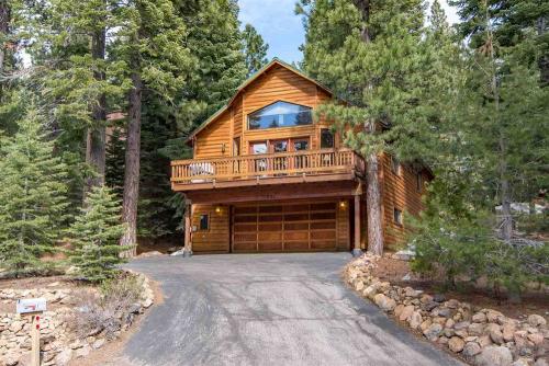 В какой цвет покрасить дом с коричневой крышей. Основные рекомендации