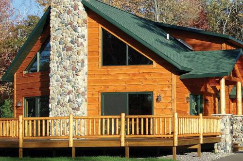 В какой цвет покрасить дом с коричневой крышей. Основные рекомендации