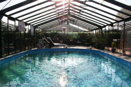 Как сделать навес из поликарбоната своими руками для бассейна. Навесы