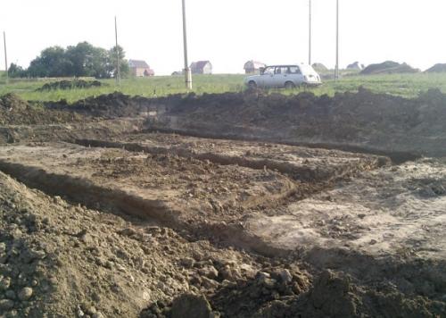 Мелкозаглубленный ленточный фундамент. Разметка и земляные работы