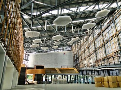 Стена из пластиковых бутылок своими руками. Интересные идеи — строим стены из бутылок