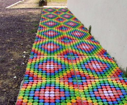 Плитка из пластиковых бутылок своими руками. Дорожки из пластиковых бутылок – бюджетный вариант обустройства дачи