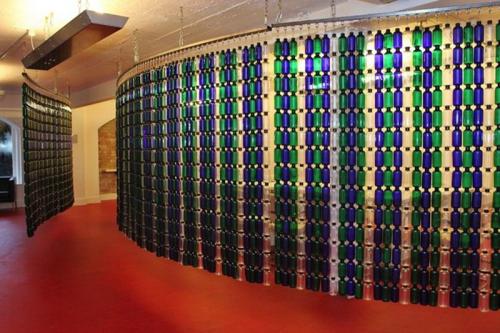 Стена из пластиковых бутылок своими руками. Интересные идеи — строим стены из бутылок