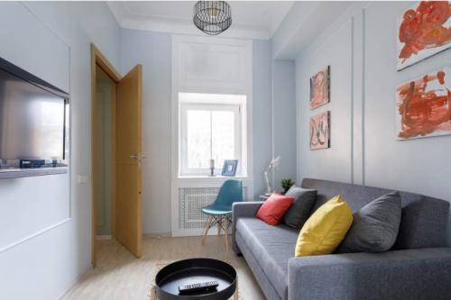 Плинтус и двери разных цветов. Част.  Как выбрать плинтусы для пола по цвету