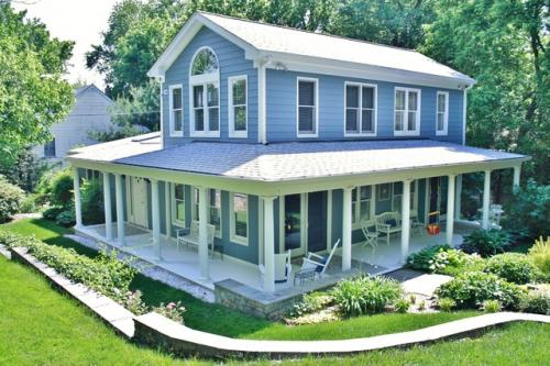 Цвет фасада дома с синей крышей. Сочетания