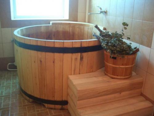 Мойка в бане интерьер. Деревянные элементы в интерьере моечного отделения 15 Мойка в бане интерьер. Деревянные элементы в интерьере моечного отделения 15