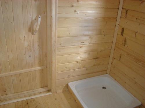 Мойка в бане интерьер. Деревянные элементы в интерьере моечного отделения 03 Мойка в бане интерьер. Деревянные элементы в интерьере моечного отделения 03