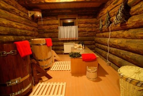 Мойка в бане интерьер. Деревянные элементы в интерьере моечного отделения 06 Мойка в бане интерьер. Деревянные элементы в интерьере моечного отделения 06