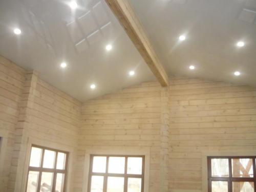 Натяжной потолок в деревянном доме. Можно ли делать натяжные потолки в деревянном доме