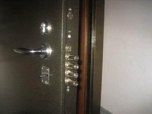 Двери с обратным открыванием. Нюансы выбора конструкции