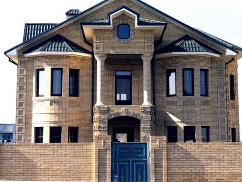 Зимний дом из кирпича. Примеры фасада домов