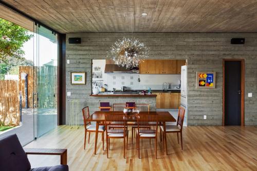 Как оформить низкий потолок в деревянном доме. Потолок в деревянном доме — лучшие варианты отделки. 140 реальных фотографий красивого дизайна