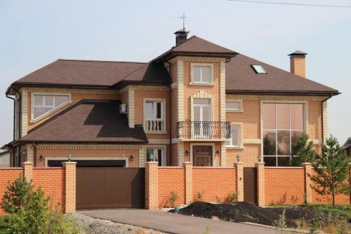 Зимний дом из кирпича. Примеры фасада домов