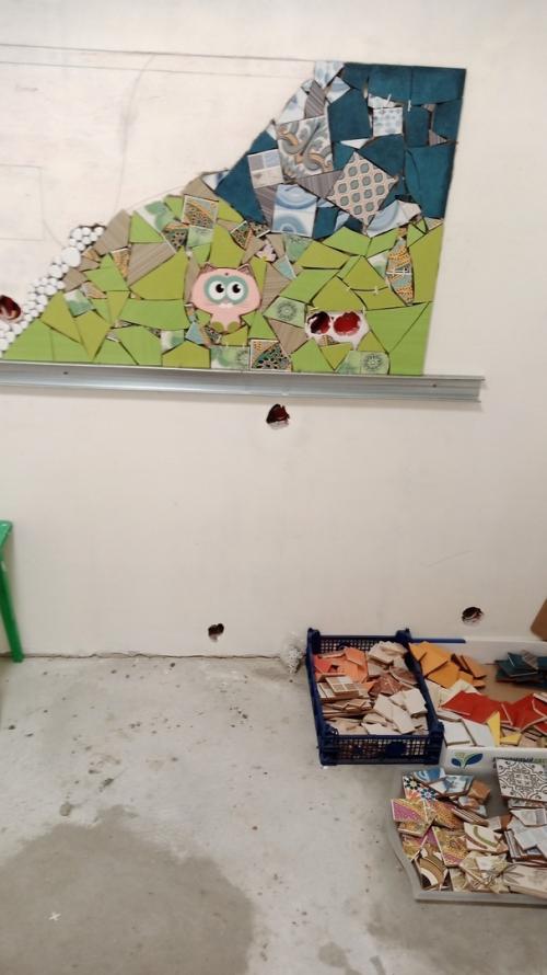 Пол из остатков плитки. Мозаика из битой плитки